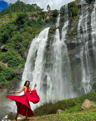 Bomburuella Waterfall & Moon Plains Day Tour